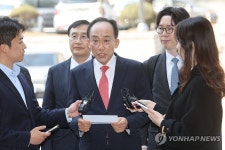 첫 공판 출석하며 입장 발표하는 추경호 의원