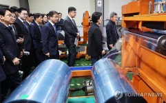 플라스틱 제품 제조기업 찾은 한병도 원내대표