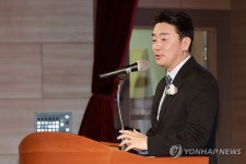 대통령 축사 대독하는 강훈식 비서실장
