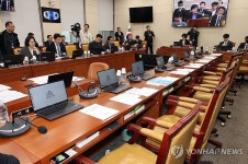 과방위 의결정족수 부족으로 산회