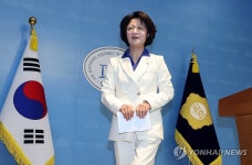 기자회견 마친 추미애 경기도지사 후보