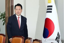 국민의힘 최고위 입장하는 장동혁 대표
