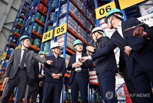 김정관 산업장관, 반월·시화 석유화학제품 생산기업 현장 점검