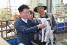 이승돈 농촌진흥청장, 포천 유기농업 실천 농가 방문