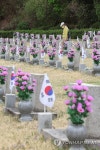 올해도 찾은 친구의 묘