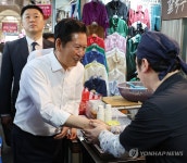 울산 신정시장 찾은 정청래 대표