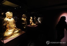 불교중앙박물관에 전시된 선운사 삼지장보살상