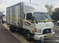 진주 물류센터 집회 현장서 차 사고…1명 심정지 등 3명 사상