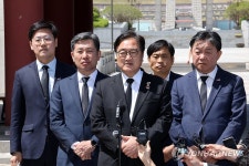 록봉장의장묘 | 5·18민주묘지서 발언하는 우원식 국회의장