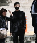'수능 문항 거래' 일타강사 현우진 첫 재판