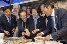 올네이션안성맞춤경기지사 | 국밥 포장하는 정청래 대표와 추미애 경기도지사 후보