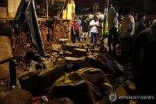 폭우 쏟아진 인도 남부서 병원 담장 붕괴…7명 깔려 사망