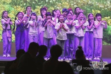 어린이날 축하공연하는 어린이들