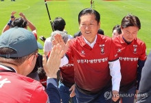 프로축구 부천FC 홈경기장 찾은 정청래 대표