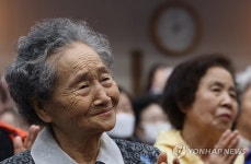 어르신, 꽃길만 걸으세요