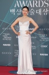 포즈 취하는 손예진