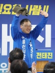 인사하는 김상욱 울산시장 후보