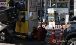 고유가에 알뜰주유소 찾는 시민들