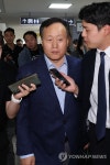 협상장 떠나는 여명구 사측 대표교섭위원