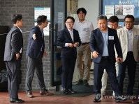 김정관 산업장관, 착한주유소 방문