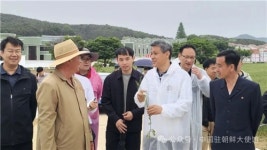 中대사, 평양 협동농장서 모내기…중·북 우호 중요한 상징