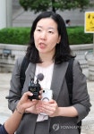 '유서 대필 사건' 선고 관련 답변하는 김묘희 변호사