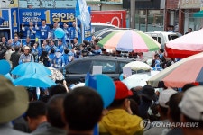 광양 옥곡5일장 앞 지원 유세하는 정청래 위원장