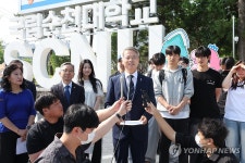순천대서 사전투표한 민형배 전남광주시장 후보