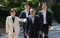 서울경찰청 항의 방문하는 국민의힘 의원들