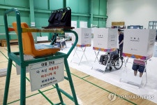 실내배드민턴장에 마련된 투표소