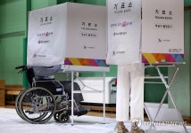 실내배드민턴장에 마련된 투표소