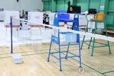 실내배드민턴장에 마련된 투표소
