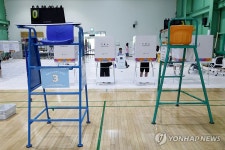 실내배드민턴장에 마련된 투표소