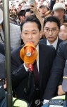 송파 개표소 도착, 확성기 든 장동혁 대표