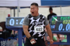 밀양타이코스메틱 | 포환던지기 심준, 밀양아리랑 전국대회서 한국 타이기록
