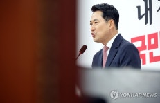 기자회견 하는 장동혁 대표