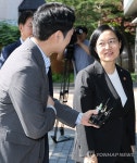 질문 받는 한성숙 국무총리 후보자