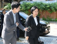 질문 받는 한성숙 국무총리 후보자