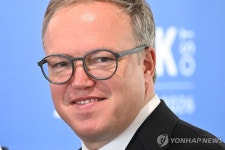 AI로 신문 기고 썼다가 망신당한 독일 주총리