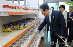 대구 행복마당 푸드마켓 방문한 김민석 국무총리