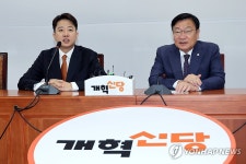 정점식 원내대표 만나 발언하는 이준석 대표