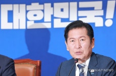 '전당대회 일정 조율' 중앙위 참석한 민주당 정청래 대표