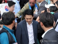 잠실 개표소 시위 현장, 경기장 진입 못 한 장동혁 대표