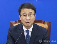 국민참정권 수호 제도 개혁을 위한 토론회에서 축사하는 한병도 원내대표