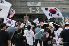 잠실개표소 봉쇄 시위 계속