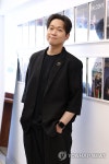 포즈 취하는 카운터테너 이동규