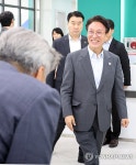 선관위 개혁 시민토론회 마친 김민석 국무총리