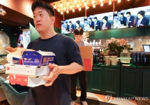 오늘 점심은 치킨과 피자