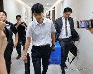 공수처, 김영환 충북지사 집무실 압수수색