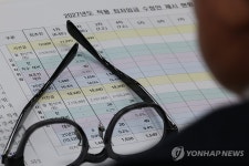 쉽게 좁혀지지 않는 최저임금 격차